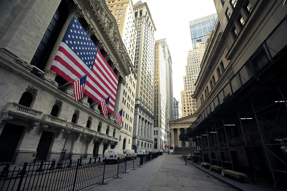 New York-børsen her på Wall Street åpner mandag opp.