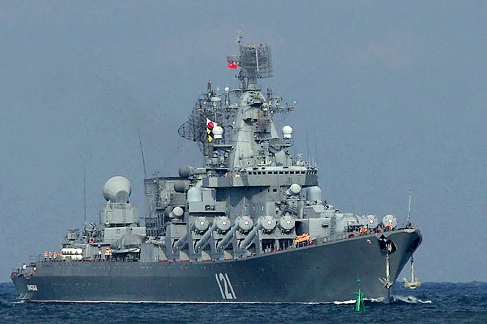 Det russiske flaggskipet Moskva har sunket i Svartehavet, bekrefter det russiske forsvarsdepartementet.