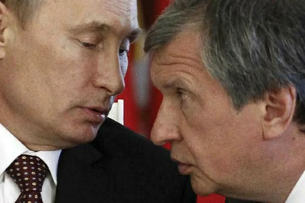 Russian President Vladimir Putin (left) and Rosneft executive chairman Igor Sechin