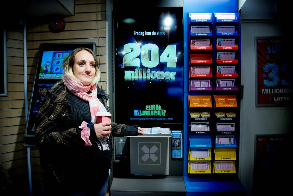 Anja Havrevold spiller Lotto med jevne mellomrom, men har ikke sansen for Norsk Tippings nettcasinospill automater. – Jeg har sett folk som taper så mye penger til det, sier hun. Foto: Mikaela Berg