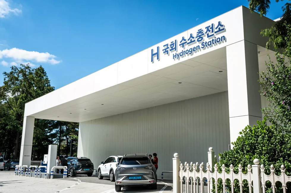 Hyundai Nexo cars being refuelled at a hydrogen filling station in Seoul.