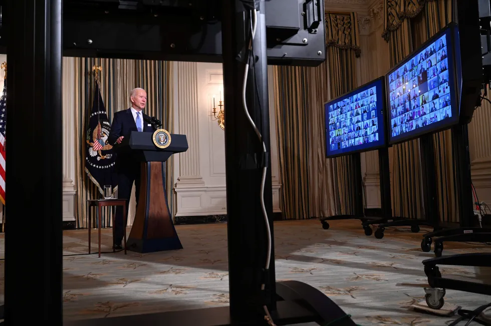 President Joe Biden leder en virtuell seremoni i Det hvite hus der sentrale medarbeidere avlegger ed. Dette foregikk allerede 20. januar, samme dag som Biden selv avla presidenteden.
