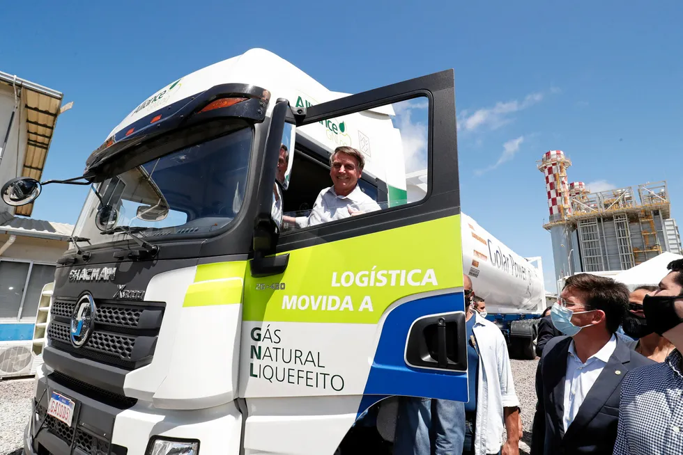 Trucking: Brazilian President Jair Bolsonaro tries his hand as a lorry driver