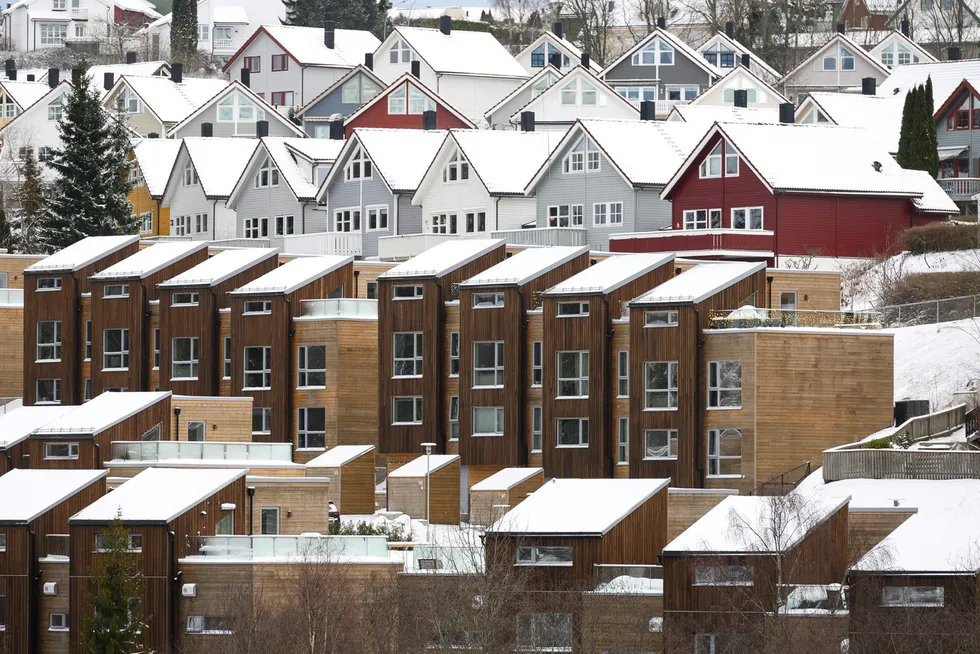 Å kjøpe bolig før man har solgt den gamle, blir enda mer risikofylt, skriver Dag Flater Hwang. Bilder viser boliger ved Leirskallen i Oslo.