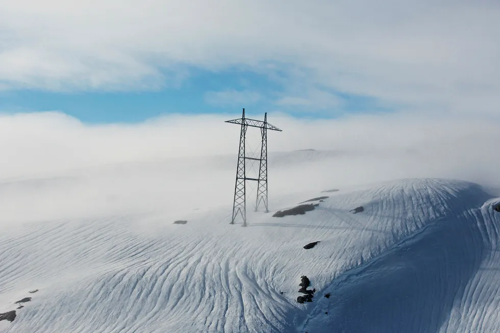 Det er store mengder snø i fjellet, noe som vil presse strømprisen ned til våren. Dette bildet er tatt over Hardangervidda i 2013.