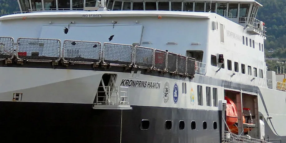 «Kronprins Haakon» i tørrdokk i Harstad torsdag denne uken.