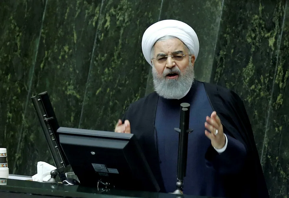 Irans president, Hassan Rouhani, sier at landet er innstilt på å samtale med USA, men bare dersom amerikanske myndigheter opphever sanksjonene og respekterer atomavtalen fra 2015.