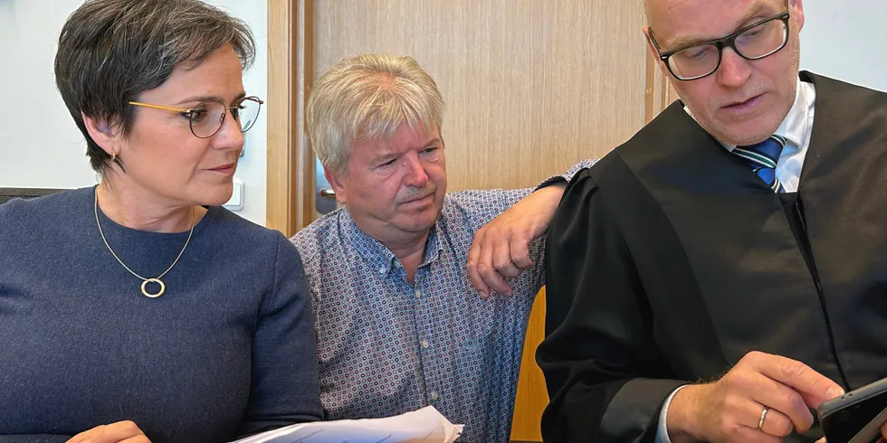 Signe Korneliussen og Bengt Are Korneliussen sammen med advokat Hallvard Østgård, vant frem i Hålogaland lagmannsrett, mot den tidligere kompanjongen Noralf Matre.