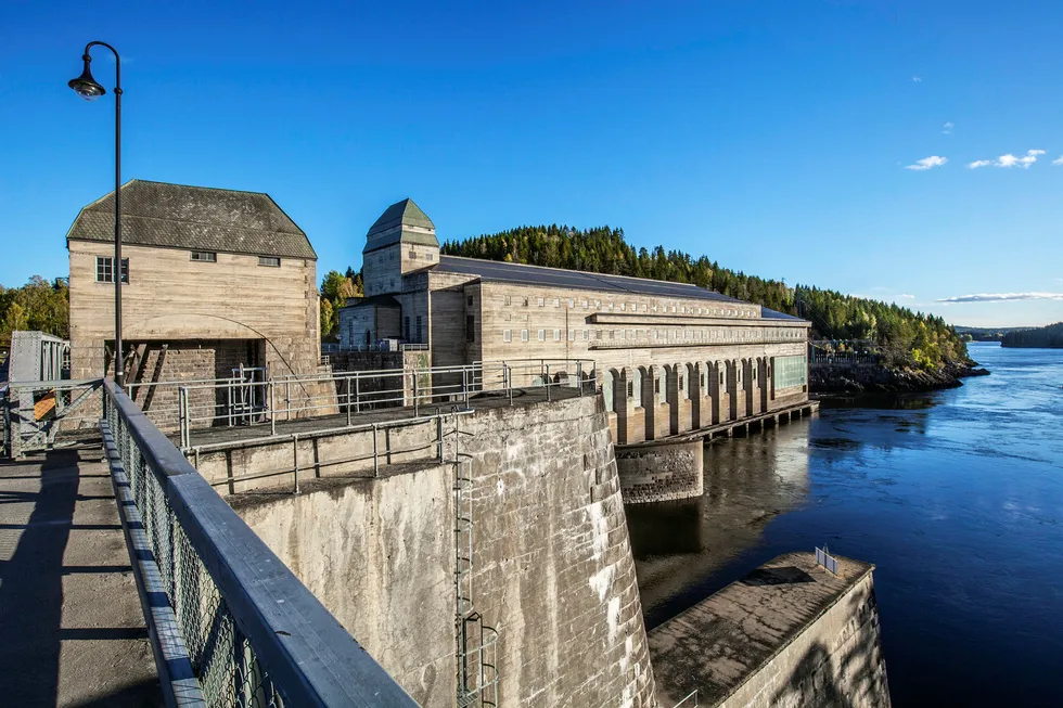 Det strides om hvor stort potensialet er, men det er enighet om at så lenge vannkraft beskattes på dagens nivåer vil dette potensialet ikke tas ut på grunn av manglende lønnsomhet. Bildet viser Solbergfoss kraftverk i Askim kommune.