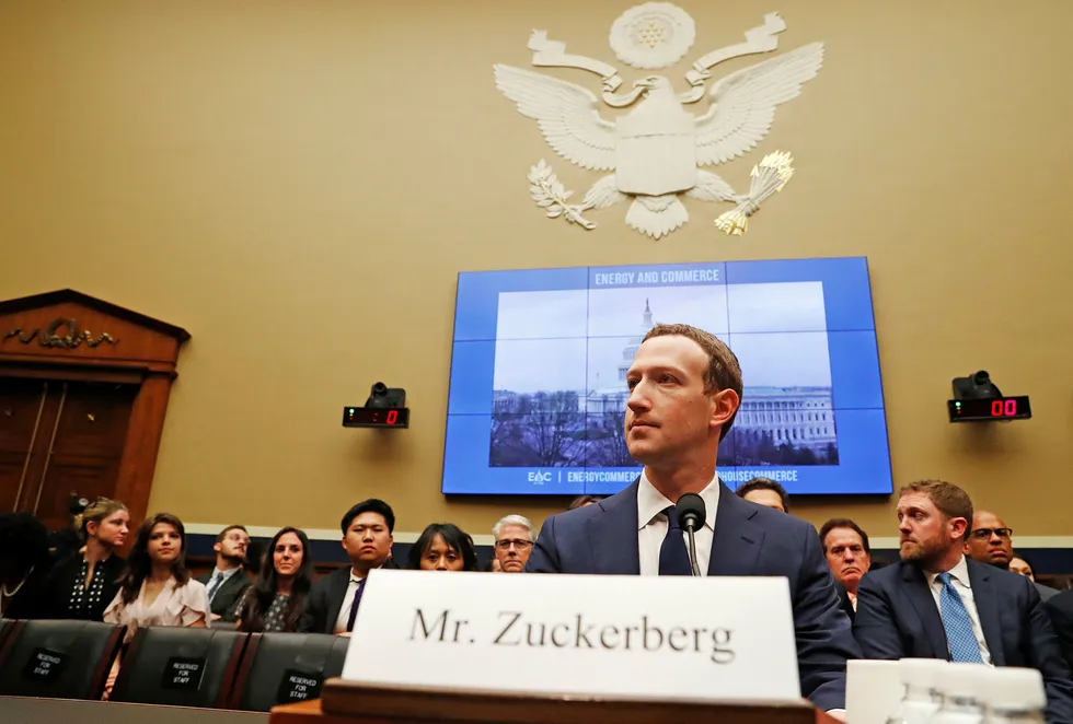 Onsdag forklarer Facebook-gründer Mark Zuckerberg seg for energi- og handelskomiteen. Foto: REUTERS/Leah Millis