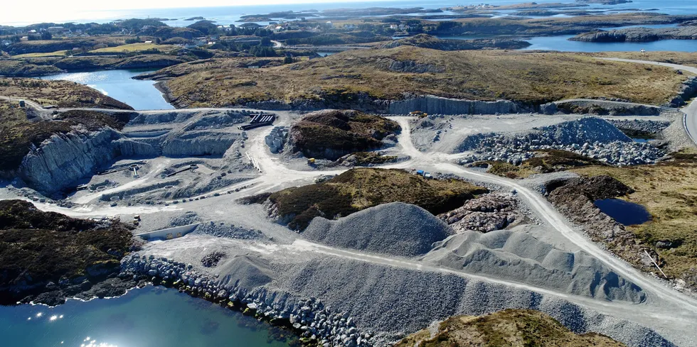 Bulandet Miljøfisk AS har fått fem landbaserte konsesjoner for laks og aure i Askvoll kommune.