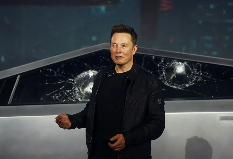 Tesla-sjef Elon Musk fikk tyn etter at presentasjonen av Cybertruck ikke gikk helt som den skulle i fjor. Likevel melder selskapet fredag om rekordkvartal på slutten av 2019.