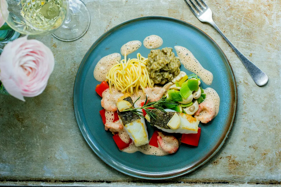 Gjør stas på skreien og server den med rekesaus, hjemmelaget pasta og et vell av gode grønnsaker etter Bent Stiansens oppskrift. Foto: Sara Johannessen