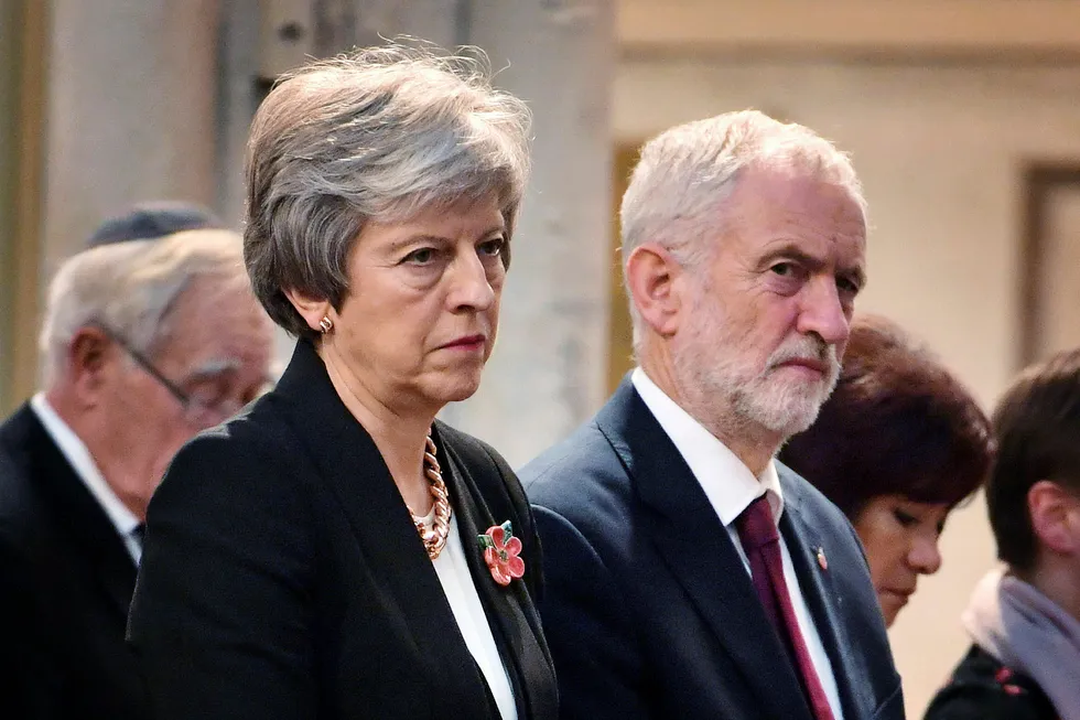 Statsminister Theresa May med Labour-leder Jeremy Corbyn.