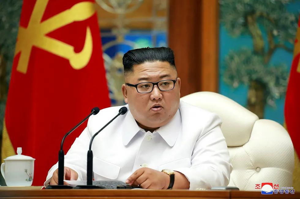 Nord-Korea fortsetter å utvikle atomprogrammet sitt og har nå trolig kapasitet til å feste atomstridshoder på interkontinentale missiler, er slutningen som trekkes av flere land i en ny konfidensiell FN-rapport. Her: Landets leder Kim Jong-un.