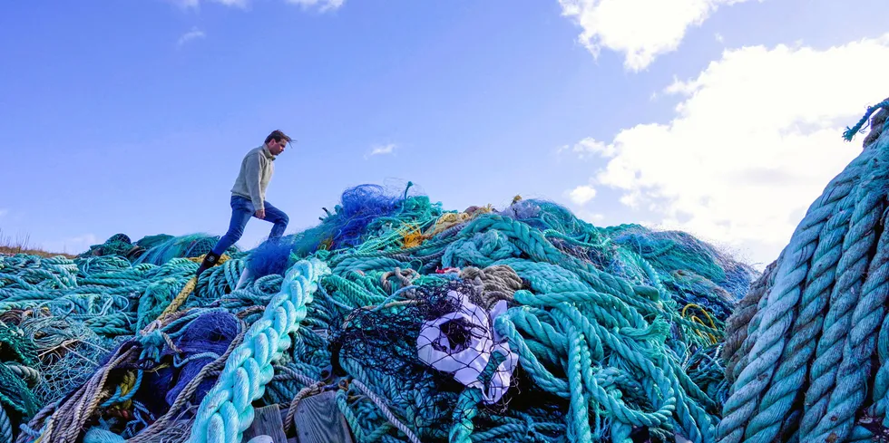 Vi som sitter tett på bedrifter som ønsker å bidra til å begrense havplastforsøplingen er utålmodige, skriver bla.a Ola T Jacobsen, klyngeleder i MRC. Her på deponiet til avfallsselskapet Reno-Vest i Vesterålen.