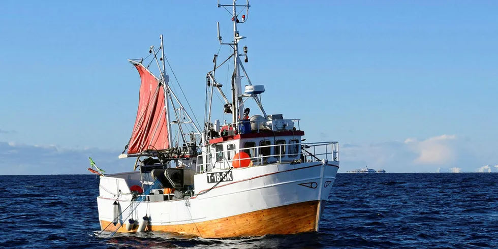 VELGER LOFOTEN: Garnbåten «Kristine» fra Grovfjord representerer her de mange Troms-fiskerne som legger vinterfisket til Lofothavet.