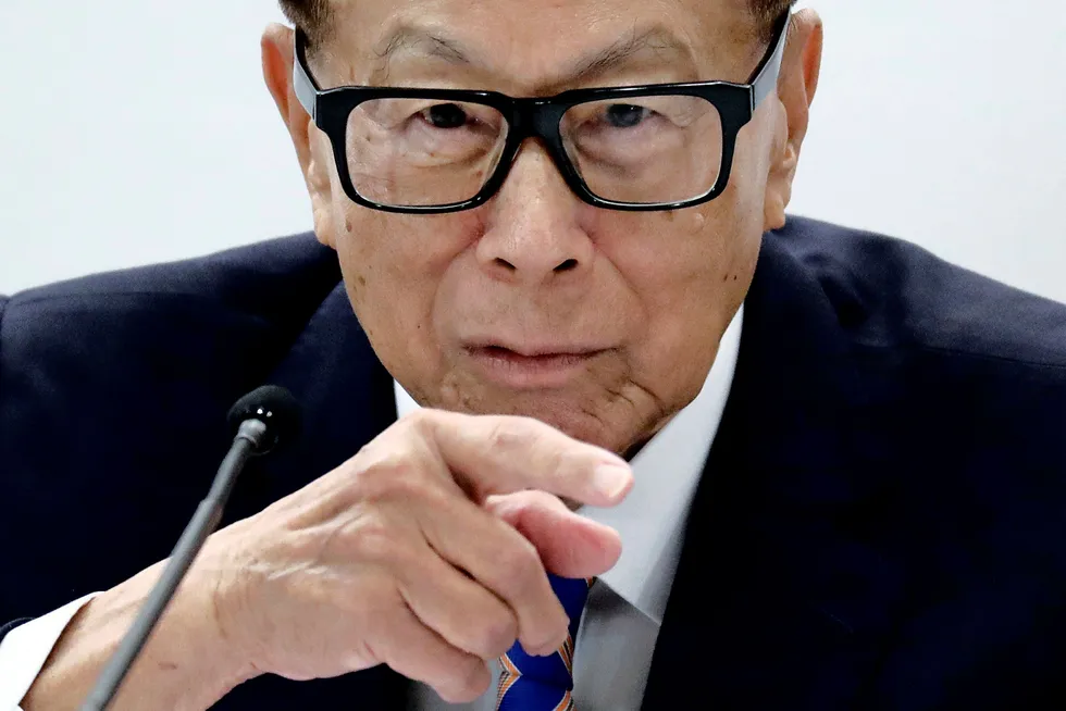 Den Hongkong-baserte mangemilliardæren og tidligere styrelederen i CK Hutchison, Li Ka-shing, er blant dem som er hardest rammet av børsfallet etter uroen i Hongkong.