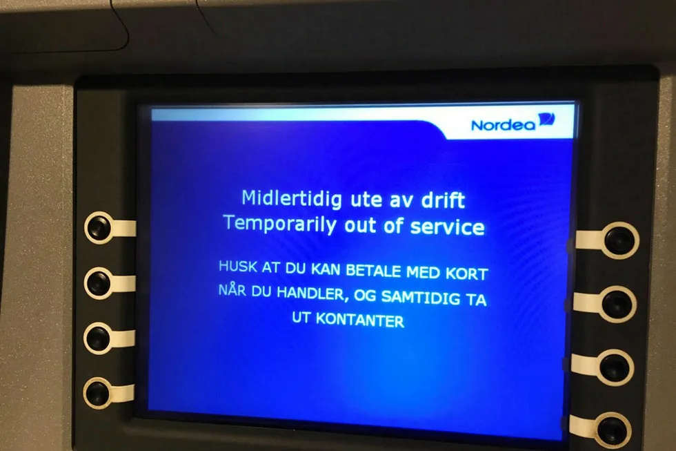 Problemer med en minibank fra Nordea. Bildet er tatt på kjøpesenteret ved Nordeas hovedkontor ved 13-tiden. Foto: Øyvind Elvsborg