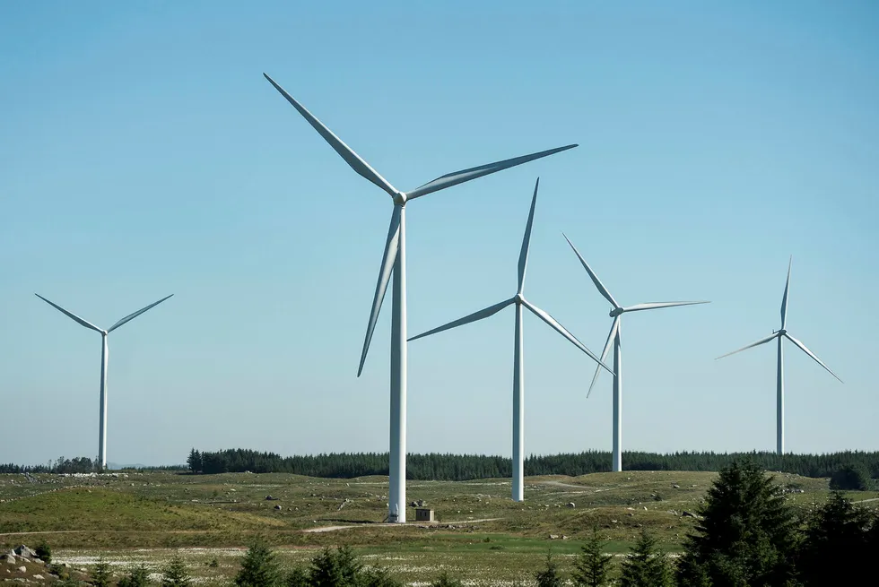 Ser vi nærmere på hvordan vindkraftutbyggingen påvirker oss forbrukere økonomisk, blir bildet nærmest uvirkelig, skriver artikkelforfatteren. Her fra Varhaug i Rogaland.
