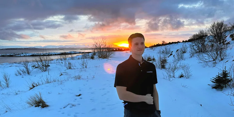 Jørgen Hopaneng kan fortelle om fine dagar i jobben som trainee i Kystinkubatoren på Lovund. Kvar tysdag er det badstue og bading i havet før arbeid.