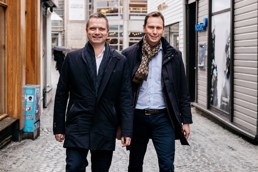 Egil Willumsen (til høyre), partner i Schjødt, var advokat da investor Harald Espedal kjøpte en Stavanger-eiendom. Siden ble Willumsen og Schjødt saksøkt av selgeren. Nå er det inngått forlik i saken.