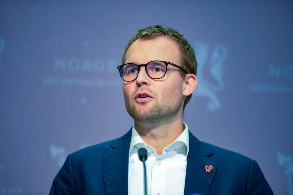Kjell Ingolf Ropstad trekker seg både som partileder i KrF og som barne- og familieminister etter Aftenspostens avsløringer om han skatteforhold. Foto: Annika Byrde / NTB