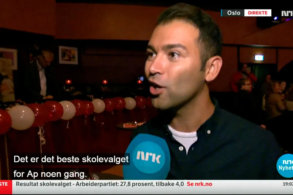 Reporter Martin Roalsø konfronterer AUF. Live inne fra deres jublende valgvake ble Mani Husseini bedt om å kommentere de svake tallene. Skjermdump: NRK Dagsrevyen