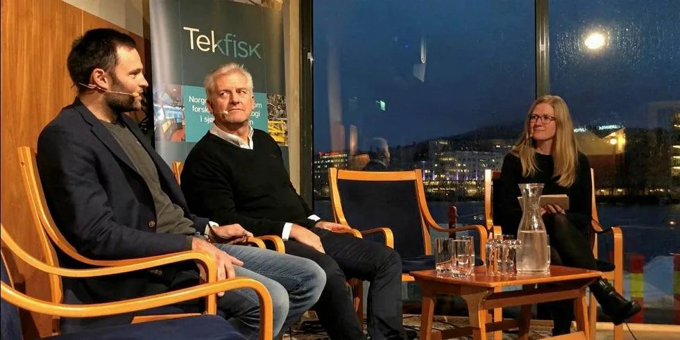 Daglig leder Erlend Haugarvoll i Lingalaks (til v.), digitaliseringsansvarlig Trond Kathenes i Grieg Seafood og redaksjonssjef Camilla Aadland i Tekfisk.Foto: Kjersti Kvile