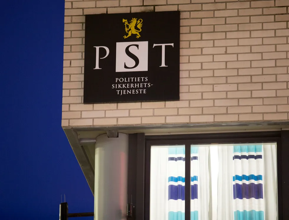 Politiets sikkerhetstjeneste (PST) skal granskes for tipshåndteringen før moské-angrepet i Bærum.