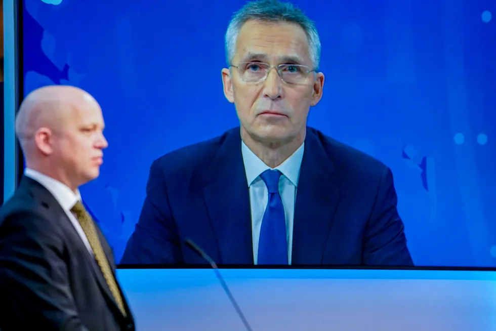 Finansminister Trygve Slagsvold Vedum presenterte Jens Stoltenberg som ny sentralbanksjef på en pressekonferanse i Marmorhallen.