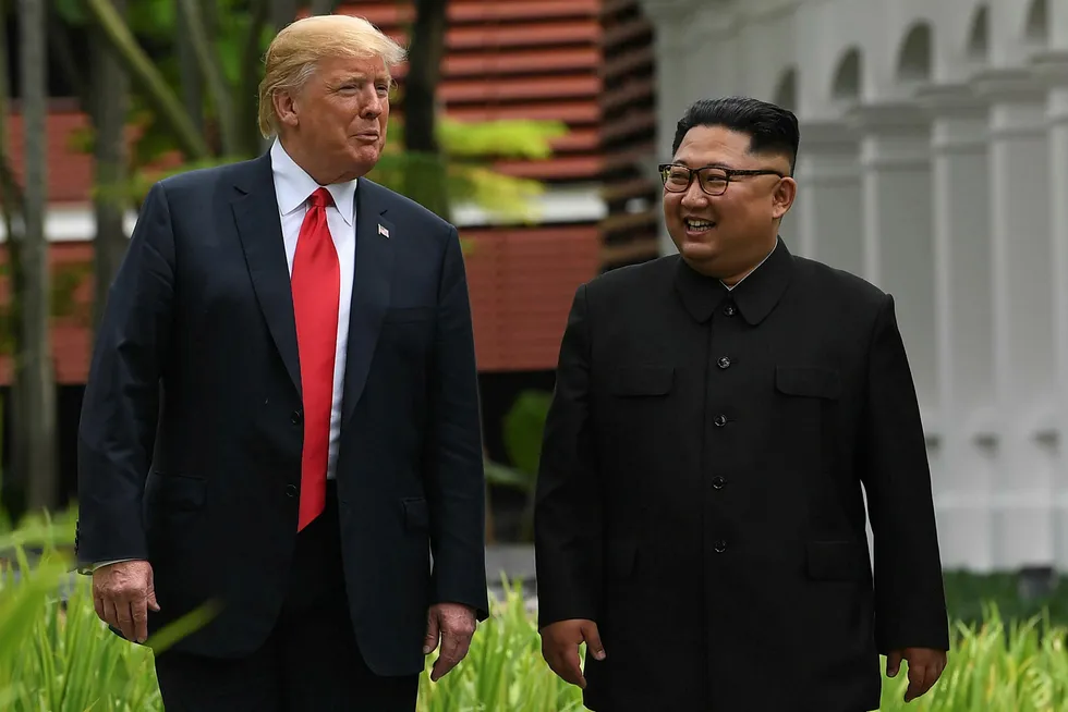 USAs president Donald Trump og Nord-Koreas leder Kim Jong-un fotografert under deres forrige møte i juni i år.