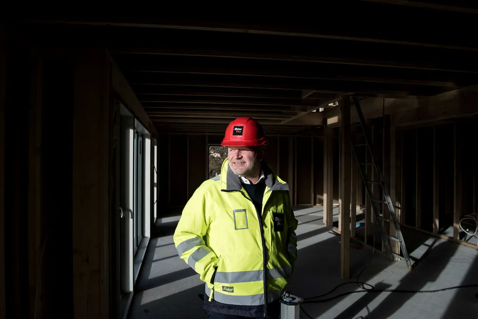 Njål Østerhus (bildet) tjener fortsatt gode penger i et trått boligmarked i oljefylket Rogaland.
