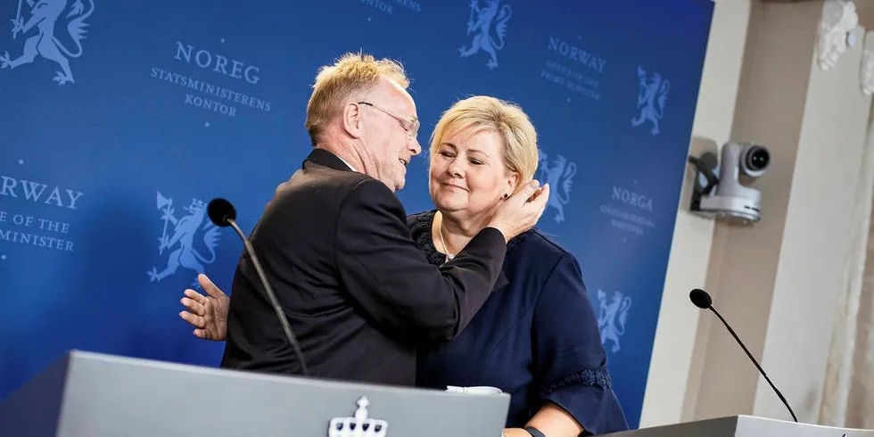 TRAKK SEG: Per Sandberg trakk seg mandag som fiskeriminister. Her fra pressekonferansen.Foto: Sebastian S. Bjerkvik