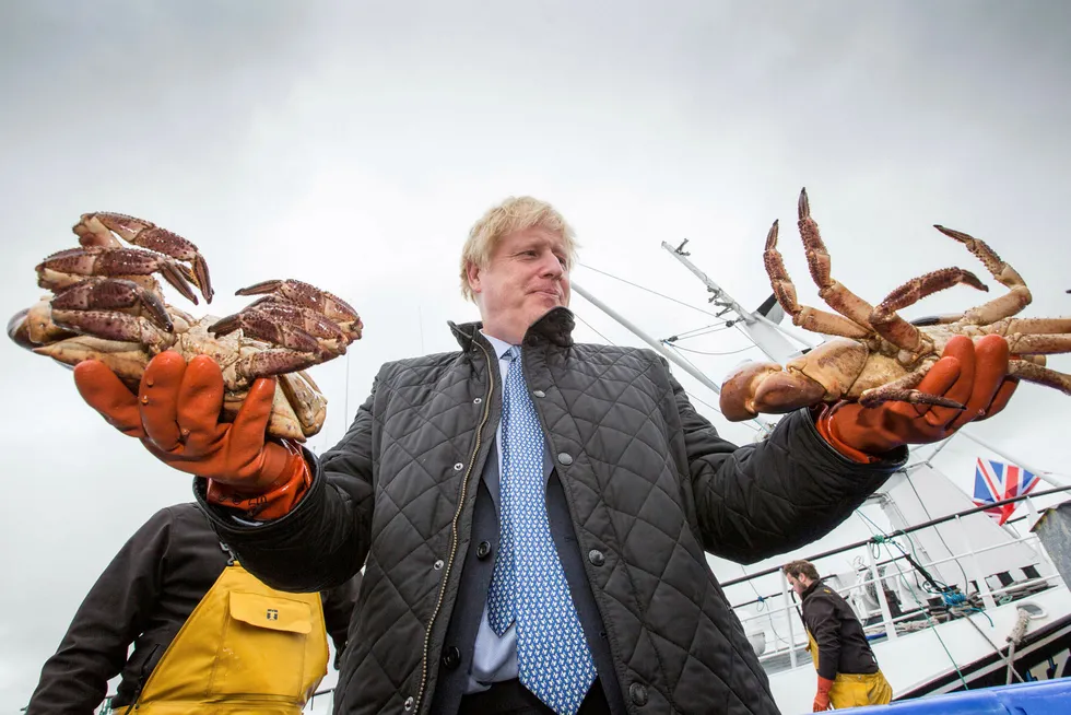 Boris Johnson kan vinne frihet, men tape Skottland. Bildet er fra et besøk til Orknøyene nord for Skottland 23. juli.