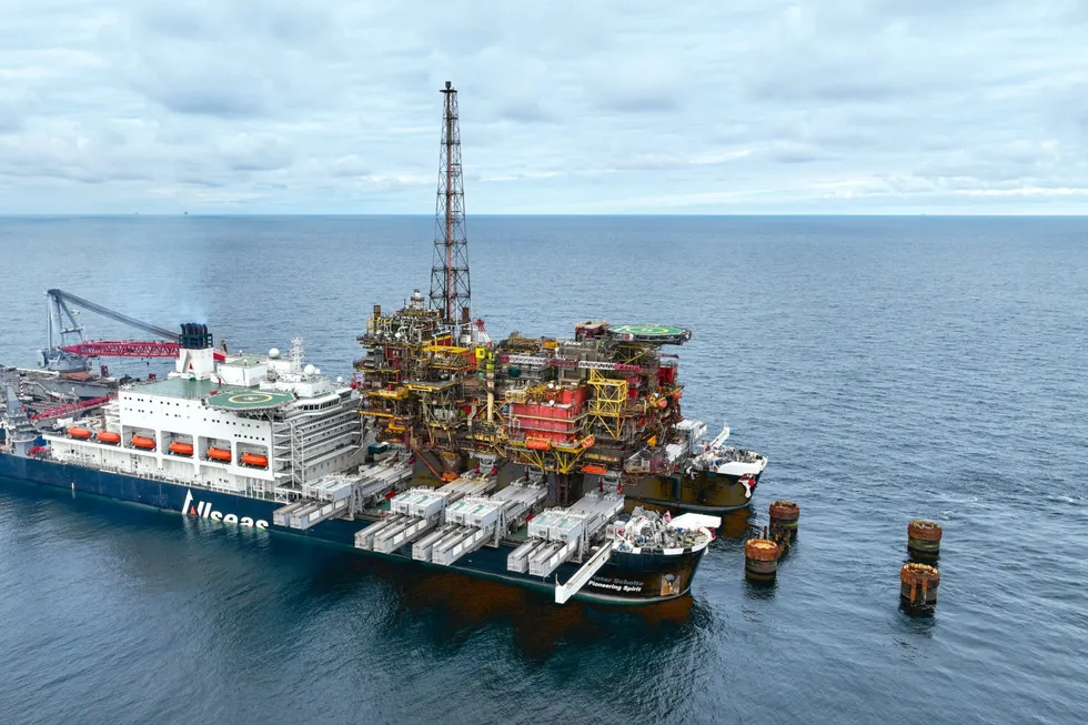 Allseas’ heavylift vessel Pioneering Spirit carried out the Brent Charlie topsides removal for Shell’s decommisioning programme.