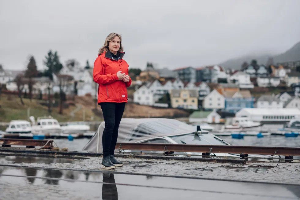 Strand kommune vedtok i desember å sette ned formuesskatten til 0,45 prosent i 2022. Nå mener ordfører Irene Heng Lauvsnes at risikoen er for stor, og går bort fra planene.