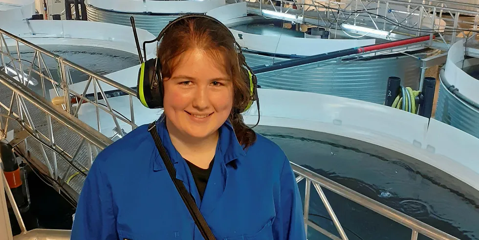 Ingrid Nygård (20) har læretid hos Helgeland Smolt i Sundsfjord.