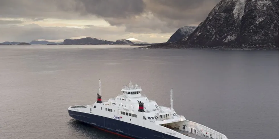 Flere ferger langs kysten som blant annet M/F ”Boknafjord” drivers av gass. Nå ber Fiskarlaget og Fiskebåt m at gassdirektivet blir vedtatt. Foto: Fjord1