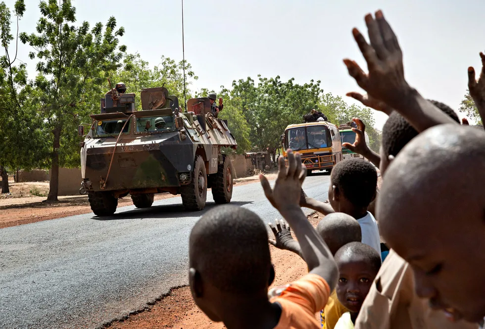 Franske FN-støttede styrker fosset gjennom Segou i Mali i april 2013 og frigjorde byen til stor jubel fra innbyggerne. Foto: Aleksander Nordahl