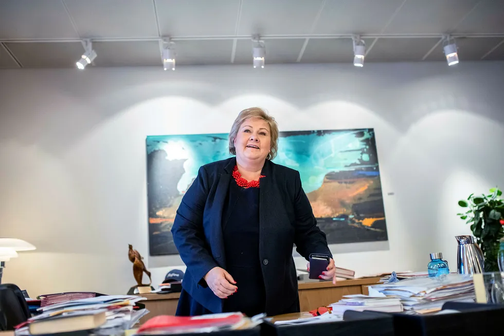 Statsminister Erna Solberg sier en flertallsregjering ønsker samarbeid i Stortinget.
