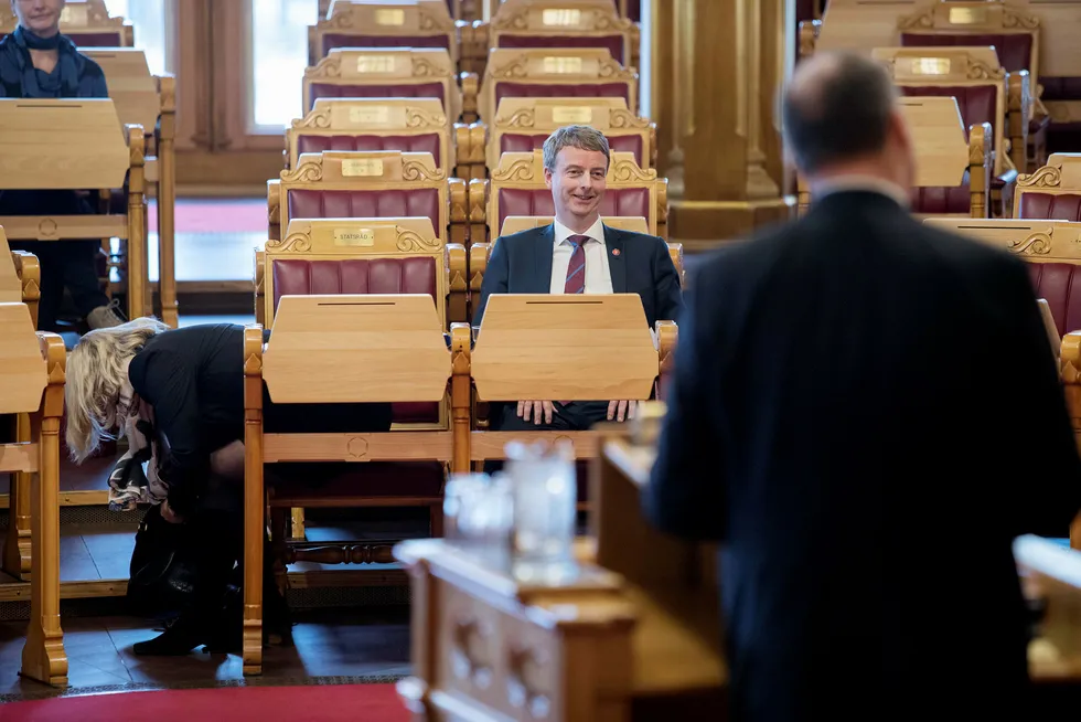 Mann (47) deltok onsdag for første gang i spontanspørretimen i Stortinget. Han stilte i tredjeperson og uten personlige meninger. Foto: Øyvind Elvsborg