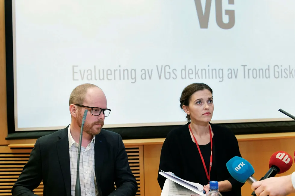 VGs sjefredaktør Gard Steiro og nyhetsredaktør Tora Bakke Håndlykken under VGs fremlegging av VGs egen granskningsrapport.