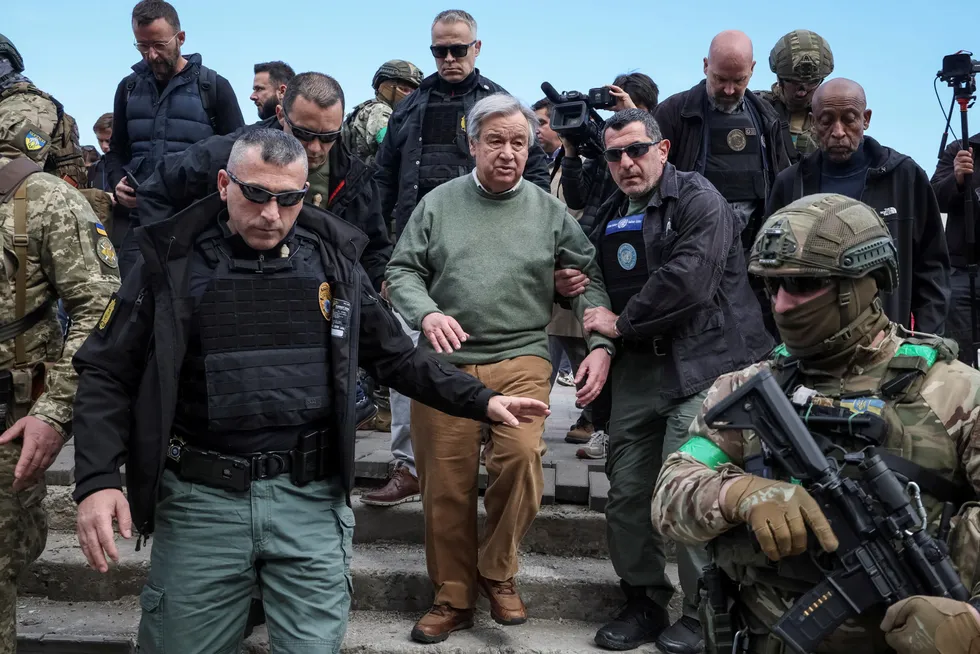 FNs generalsekretær António Guterres besøker byen Borodjanka mens russiske angrep på Ukraina fortsetter.