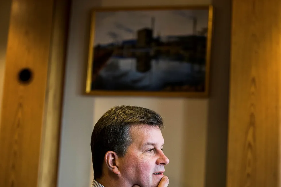 LO-sjef Hans-Christian Gabrielsen håper å få sett litt skihopp i løpet av helgen. Foto: Per Thrana