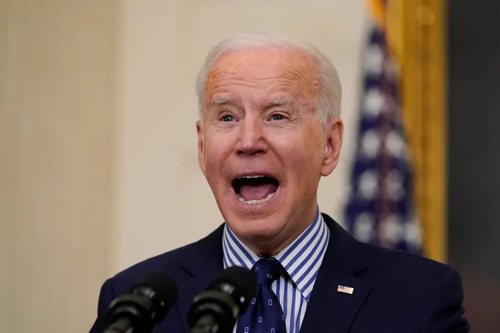 President Joe Biden talte i Det hvite hus etter at Senatet godkjente hans såkalte redningsplan for USA, til en prislapp på rundt 16.000 milliarder norske kroner.