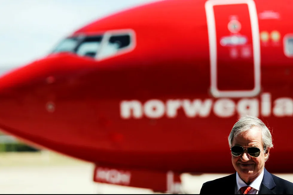 Norwegian-sjef Bjørn Kjos må spare penger og kutter ruter og baser. Flyvninger til og fra Norge rammes i liten grad i denne omgang.