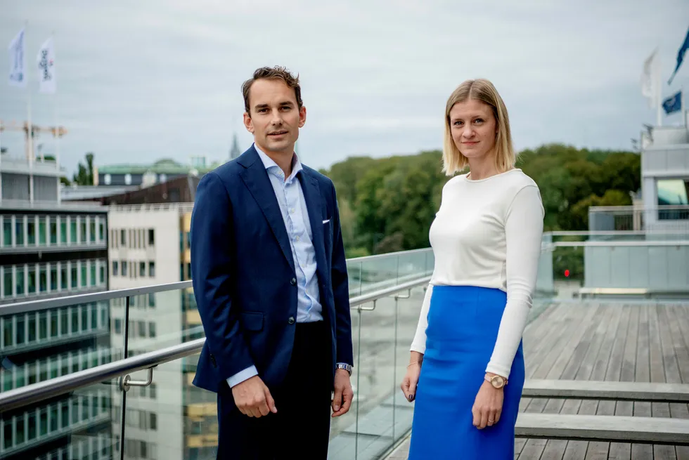 Sunniva L. Bjørnstad og Erlend Basmo Ellingsen, 31 og 32 år gamle, er to av tre som har ledet det største kjøpet noensinne på norsk sokkel.