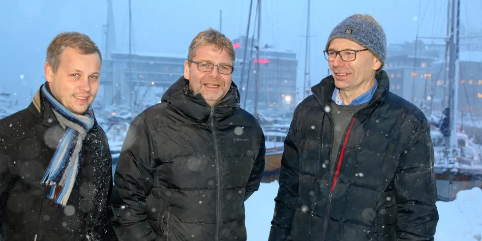 Fiskarlaget Nord og ledelsen i Norges Fiskarlaget møtes denne uken for å prøve å ordne opp i uenighetene. Fra venstre: Jon-Erik Henriksen, daglig leder i Fiskarlaget Nord, Roger Hansen, styreleder i regionlaget, og Kjell Ingebrigtsen, leder i Norges Fiskarlag. Ingebrigtsen må trolig gi mye for å få en løsning på konflikten, mener Fiskeribladet.