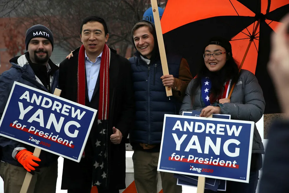 Forretningsmannen Andrew Yang melder seg ut av kampen om å bli Demokratenes presidentkandidat til høstens valg.